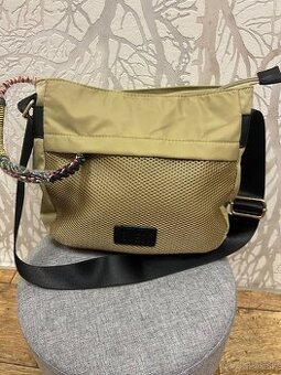 Kabelka guess crossbody