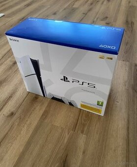 PS5 Slim 1 TB s mechanikou + 2x ovládač + hry