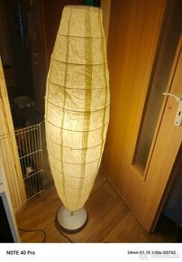 Lampa voľne stojaca