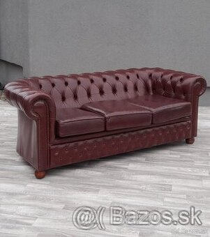 Pohovka Chesterfield .