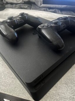 Predám PS 4 slim 500gb + dva originálne ovládače Dualshock4