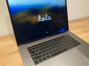 Apple Macbook Pro 15" 2019 256gb strieborný