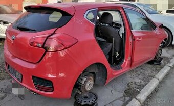 Kia Ceed 1.4 2016 predám DVERE, ZADNÝ NÁRAZNÍK,  PIATE DVERE