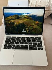 Predám Macbook air 2019 i5 8gb 256gb SSD - 1