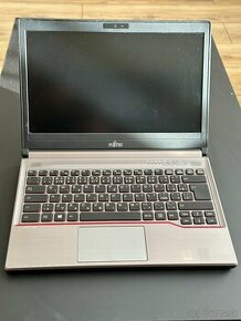 Fujitsu Lifebook E734 - 1