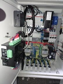 Elektrorozvádzač IP65 s PLC Unitronics V120-22-T2C