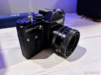 Fotoaparát Zenit a objektív Carl Zeiss Pancolar