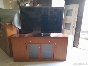 komoda pod TV.