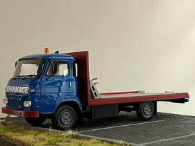 1:18 SAVIEM SG2 (Avia) - OttOmobile Limited Edition 999