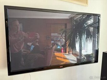 LG TV s konzolou na stenu 106cm