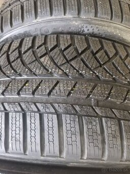 235/40R19 kumho zimna