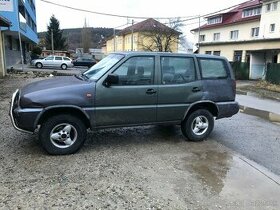 Nissan Terrano 2   2,7 74KW - 1