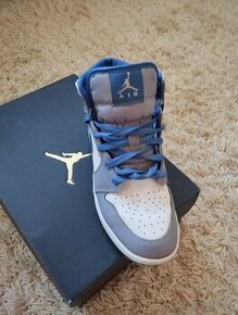 Air Jordan 1Mid True Blue