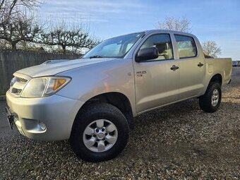 TOYOTA HILUX 2,5 DIESEL 4X4 KLÍMA