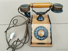 Starý telefon TESLA typ CS20, rok 1980 - 1