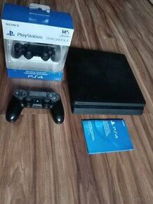 PS4 Slim 500GB, 2 ovládače