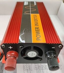 Menič napätia inverter z 12V na 220V 1500W