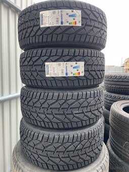 Sebring 225/40 R18