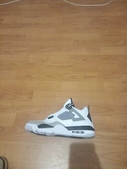 Jordan 4