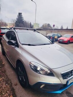 Volvo V40 Cross Country D2 Momentum Pro 2013 (3. GENERÁCIA)