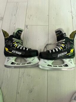 BAUER SUPREME M4 VEĽKOSŤ 35,5 EE - 1