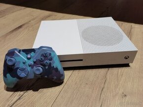 Xbox one S 1TB - s blue ray mechanikou