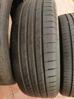 Letne pneu  GOODYEAR EFFICIENT GRIP 215/60 R17 96 H