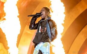 Travis Scott O2arena lístky na sedenie oproti pódiu