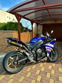 Yamaha R1 BigBang - 1