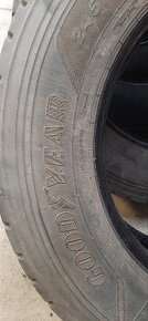 Goodyear 245/70  R19,5