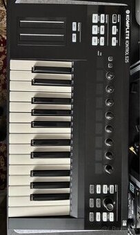 NI Komplete Kontrol S25