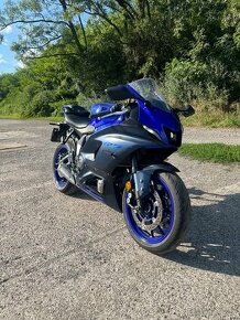 Yamaha R7