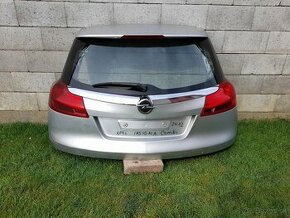 Opel INSIGNIA Combi zadna kapota-dvere..