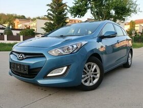 Hyundai i30 CW r.2013 CRDi 110k, modrá metal, AUTOMAT, ťažné