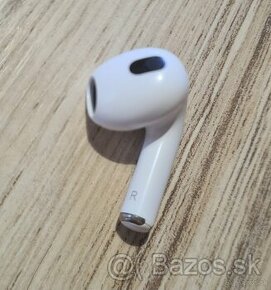 Apple Airpods 3 práve sluchadlo A2564