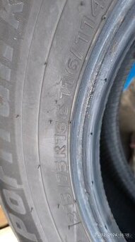 Kumho Por Tran  215 75 R16 c. 4x