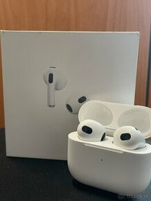 Apple AirPods (3. generácie) s MagSafe nabíjacím puzdrom