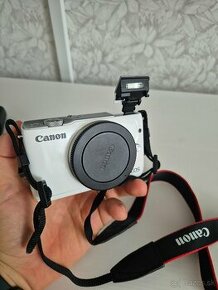 Canon EOS M10