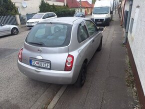 Nissan micra 1.0i benzin