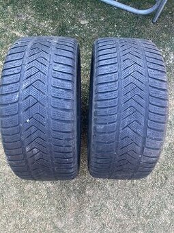 ))( Pirelli Sottozero 3 RSC 255/40 R18