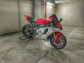 Yamaha R1 2015