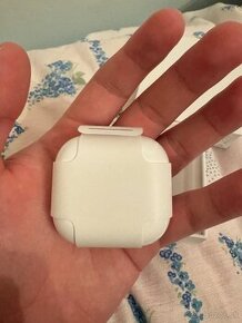 AirPods 4 s ANC