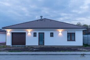 NOVOSTAVBA 4 IZB. RODINNÉHO DOMU S GARÁŽOU, POZEMOK 701M2, D