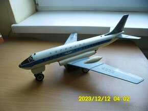 Stare hračky lietadlo