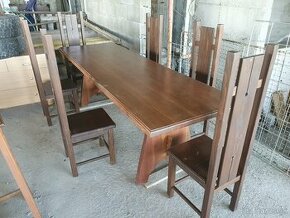 Predám veľký drevený stôl a stoličky