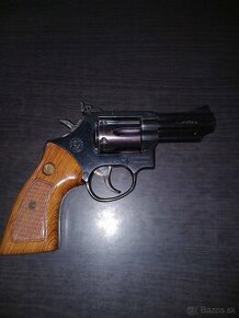 Predám revolver Taurus - 1