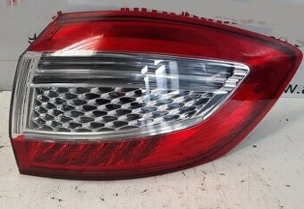 Zadné LED svetlo pravý blatník Ford Mondeo MK4 combi facelif