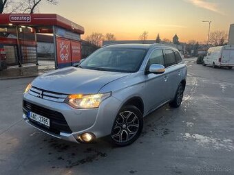 Mitsubishi Outlander 3 rok výroby, 2014 7 míst 2.2dizel 110k