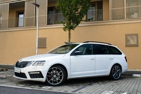 Škoda Octavia Combi 2.0 TDI RS DSG 4x4 - 1