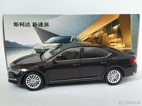 1:18 - Škoda Superb - 1:18